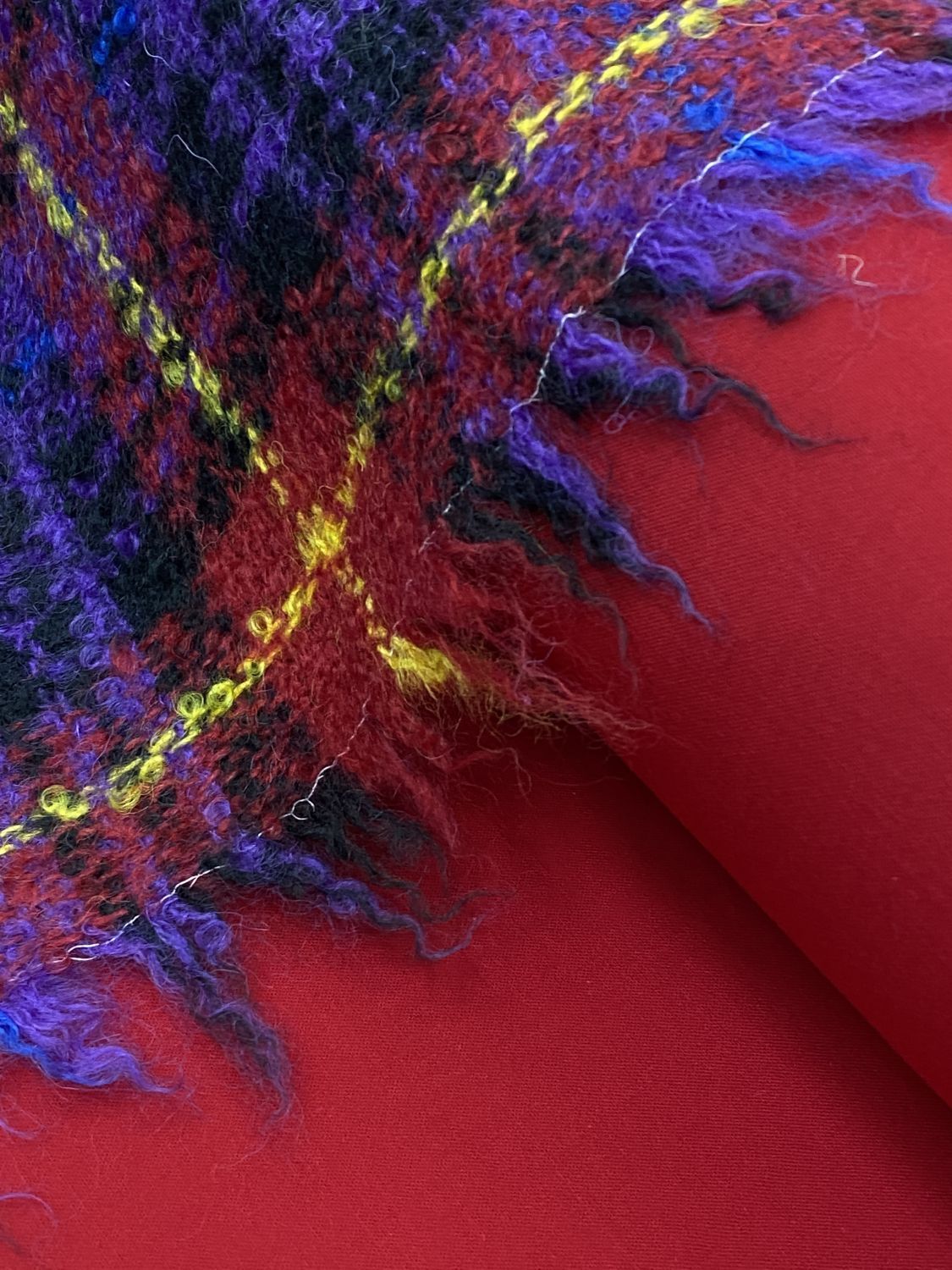 Ткань мохеровая двусторонняя  в красно фиолетовую клетку