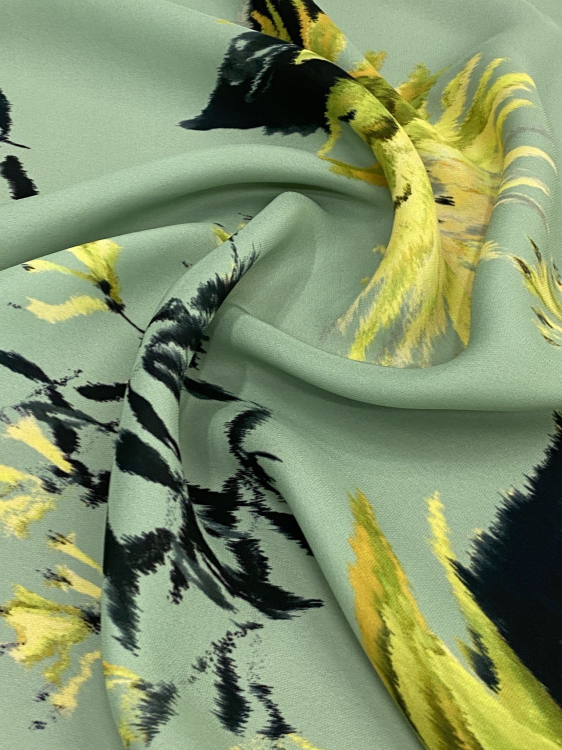 Ткань шёлк кади с рисунком стилизованных цветов в стиле Luigi Verga