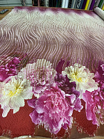 Цветное шитьё на шёлке шифоне с яркими розами по одной стороне ткани