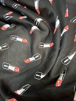 Ткань трикотажная хлопковая чёрного цвета с губной помадой